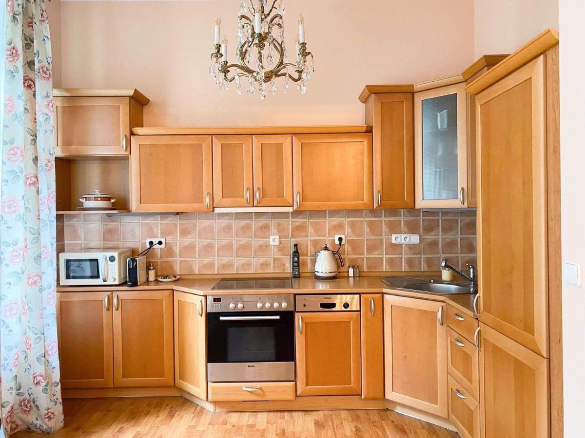 Apartma Marie 1880 การ์โลวีวารี ภายนอก รูปภาพ